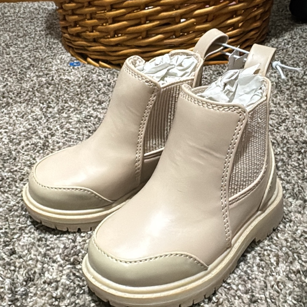 Old Navy Cream Chelsea Boots with Chunky Sole